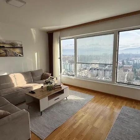 Large & Comfortable In Ilidza דירה