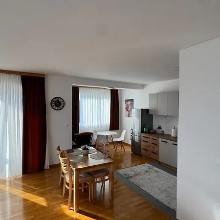 דירה Large & Comfortable In Ilidza