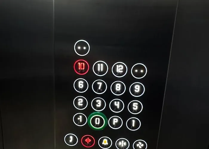 Large & Comfortable In Ilidza דירה