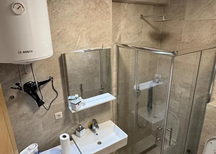 Large & Comfortable In Ilidza דירה