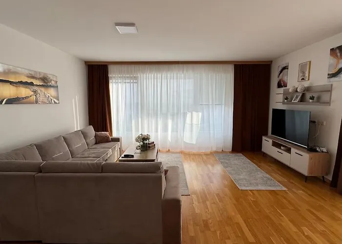 Large & Comfortable In Ilidza דירה